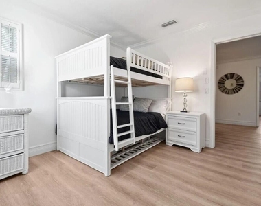 941 Ocean Drive - Photo Thumbnail 17