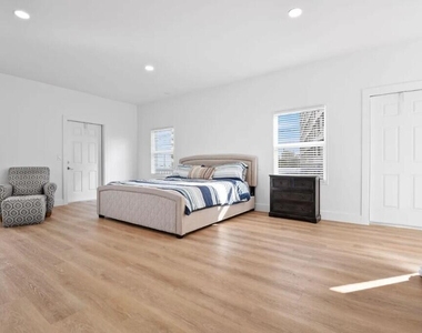 941 Ocean Drive - Photo Thumbnail 13