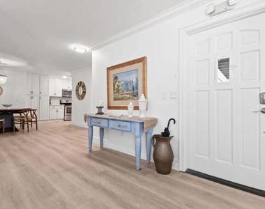 941 Ocean Drive - Photo Thumbnail 4