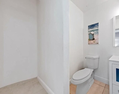 941 Ocean Drive - Photo Thumbnail 7