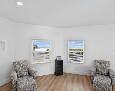 941 Ocean Drive - Photo Thumbnail 15