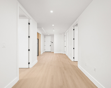 102 E 53rd St - Photo Thumbnail 6