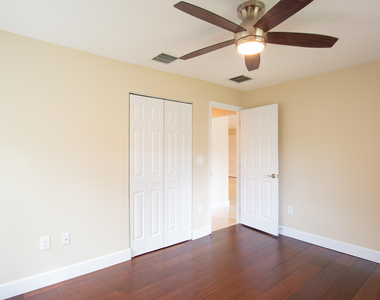 364 Orange Way - Photo Thumbnail 16