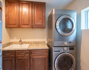 364 Orange Way - Photo Thumbnail 8