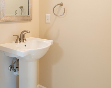 364 Orange Way - Photo Thumbnail 11