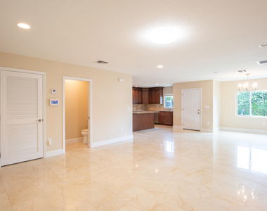 364 Orange Way - Photo Thumbnail 10