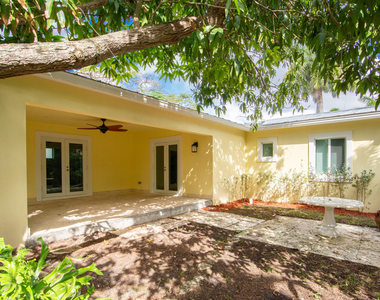 364 Orange Way - Photo Thumbnail 20