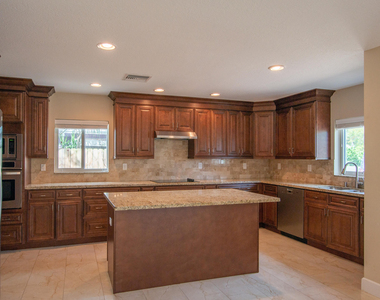364 Orange Way - Photo Thumbnail 6