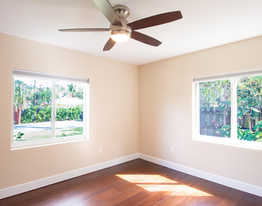364 Orange Way - Photo Thumbnail 17
