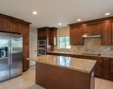 364 Orange Way - Photo Thumbnail 5