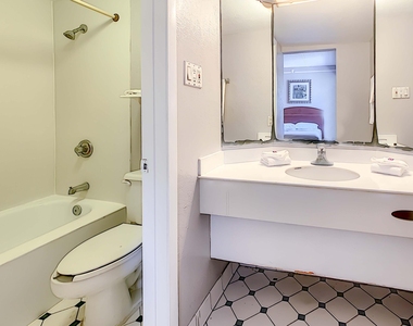 812 Dunn Avenue - Photo Thumbnail 2