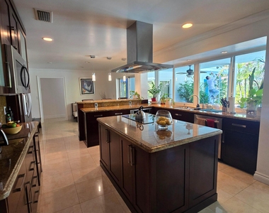 2120 N 49th Avenue - Photo Thumbnail 1