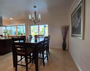 2120 N 49th Avenue - Photo Thumbnail 3