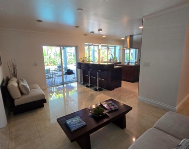2120 N 49th Avenue - Photo Thumbnail 2