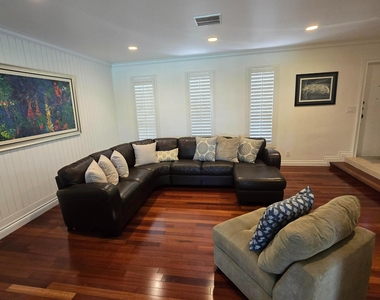 2120 N 49th Avenue - Photo Thumbnail 4