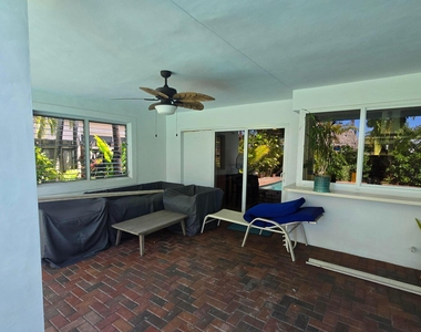 2120 N 49th Avenue - Photo Thumbnail 16