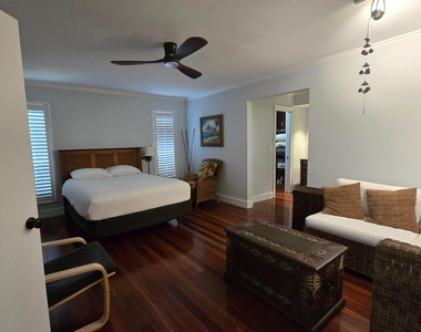 2120 N 49th Avenue - Photo Thumbnail 5