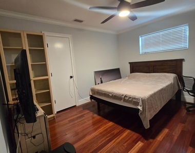 2120 N 49th Avenue - Photo Thumbnail 11