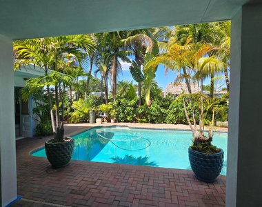 2120 N 49th Avenue - Photo Thumbnail 17