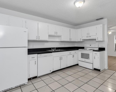 1320 Wellington Street - Photo Thumbnail 9