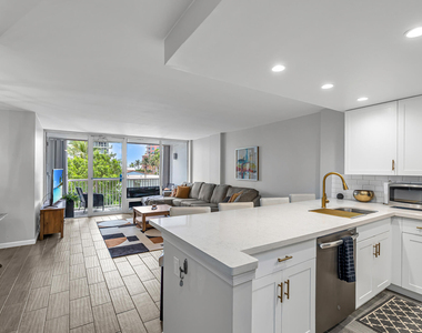 2200 Ne 33rd Avenue - Photo Thumbnail 3