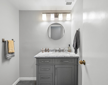 2200 Ne 33rd Avenue - Photo Thumbnail 12