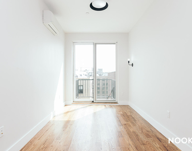 250 Lenox Rd - Photo Thumbnail 19