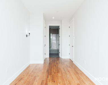 250 Lenox Rd - Photo Thumbnail 6