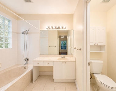 6711 Green Island Circle - Photo Thumbnail 13