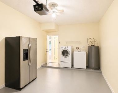 6711 Green Island Circle - Photo Thumbnail 19