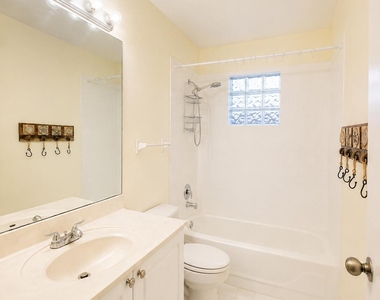 6711 Green Island Circle - Photo Thumbnail 18