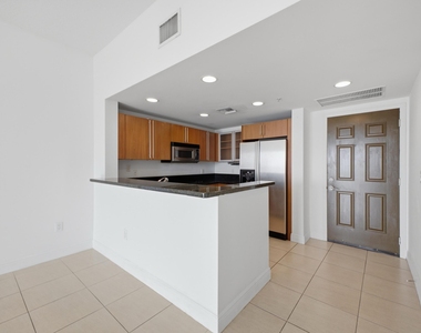 610 Clematis Street - Photo Thumbnail 7