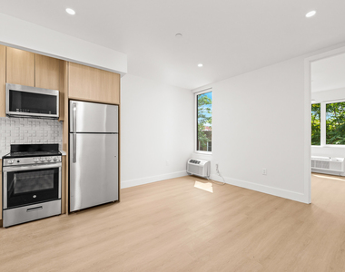 102 E 53rd St - Photo Thumbnail 5