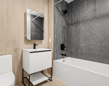 102 E 53rd St - Photo Thumbnail 3