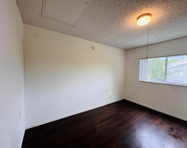 1068 N Benoist Farms Road - Photo Thumbnail 14