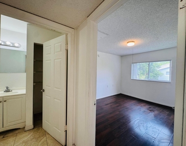 1068 N Benoist Farms Road - Photo Thumbnail 32