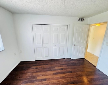 1068 N Benoist Farms Road - Photo Thumbnail 7