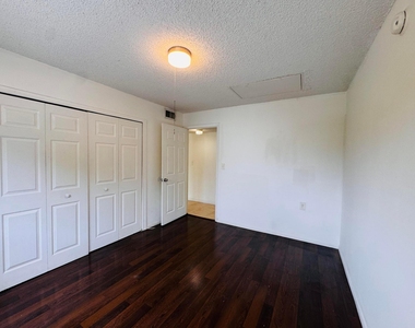 1068 N Benoist Farms Road - Photo Thumbnail 16