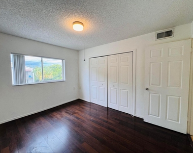 1068 N Benoist Farms Road - Photo Thumbnail 18
