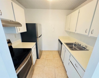 1068 N Benoist Farms Road - Photo Thumbnail 4