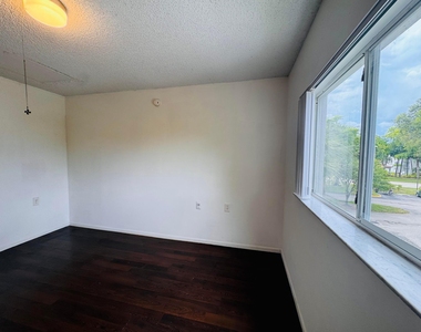 1068 N Benoist Farms Road - Photo Thumbnail 21