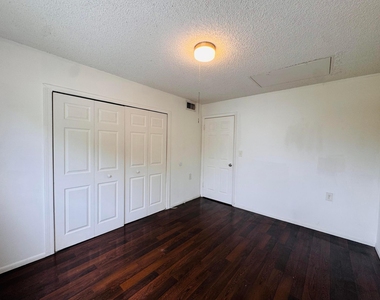 1068 N Benoist Farms Road - Photo Thumbnail 24