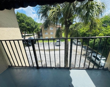 1068 N Benoist Farms Road - Photo Thumbnail 9