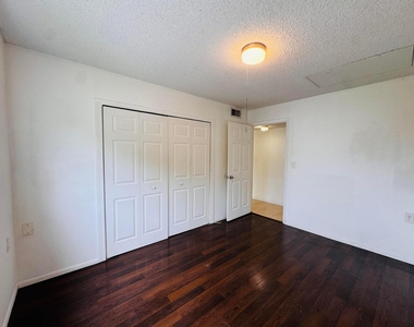 1068 N Benoist Farms Road - Photo Thumbnail 17