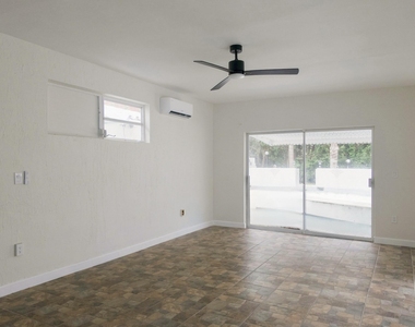 1945 Ne 4th Street - Photo Thumbnail 6