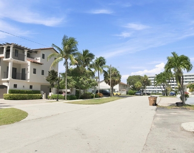 1945 Ne 4th Street - Photo Thumbnail 15