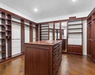17606 Circle Pond Court - Photo Thumbnail 16