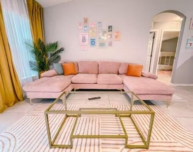 302 Ne Greenbrier Avenue - Photo Thumbnail 4