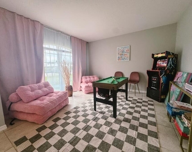 302 Ne Greenbrier Avenue - Photo Thumbnail 7