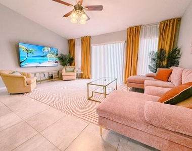 302 Ne Greenbrier Avenue - Photo Thumbnail 3